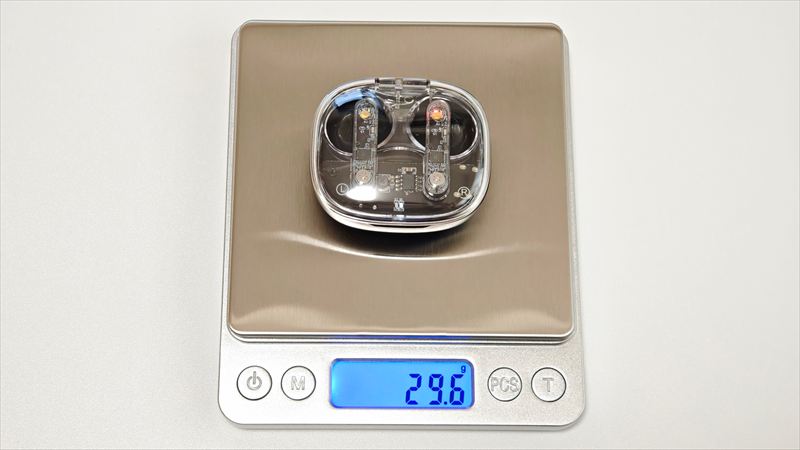 「スケルトン 完全ワイヤレスイヤホン」の重さは実測29.6g