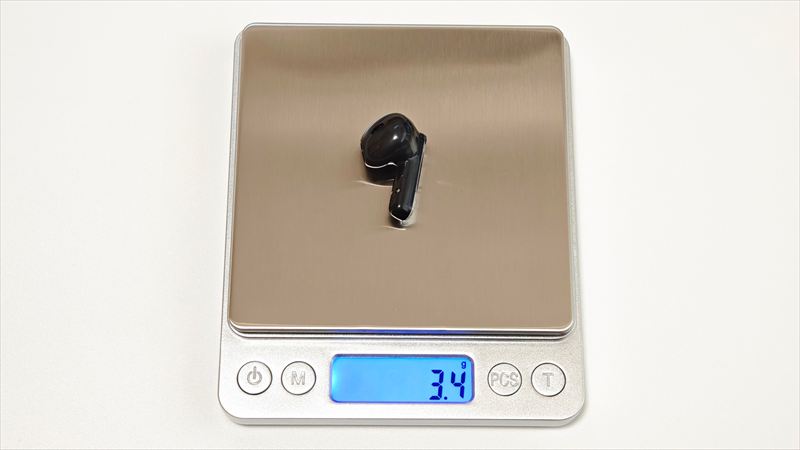 イヤホン単体の重さも片耳実測3.4gと、とても軽量