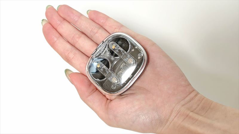 ダイソー「スケルトン 完全ワイヤレスイヤホン」のサイズ