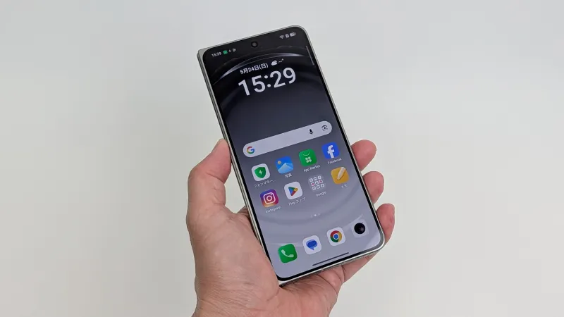 カバーディスプレイには120Hz対応の6.62インチAMOLED(2616x1140)
