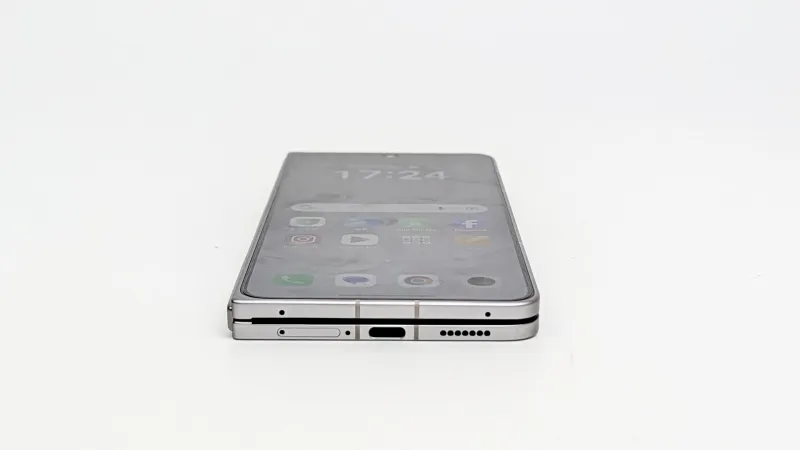 6000mAhバッテリーと80W急速有線充電対応