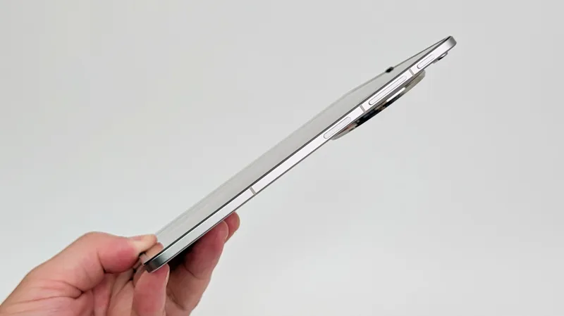 「OPPO Find N6」のサイズ