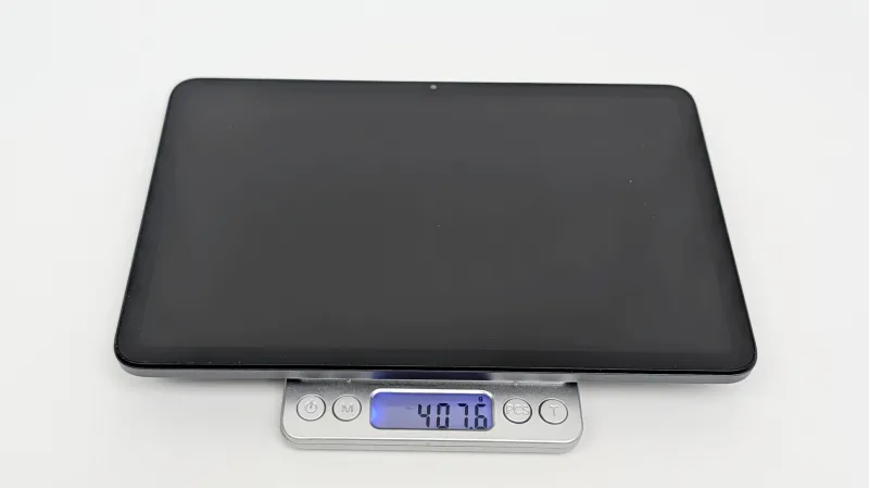 重さは公称406g