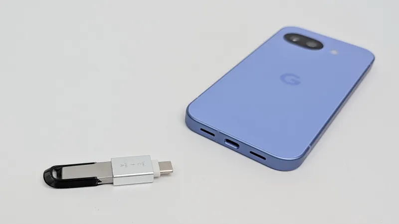USBメモリに用意した変換アダプタを取り付ける