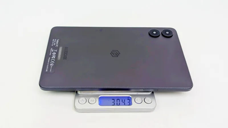 重さは実測304.3g