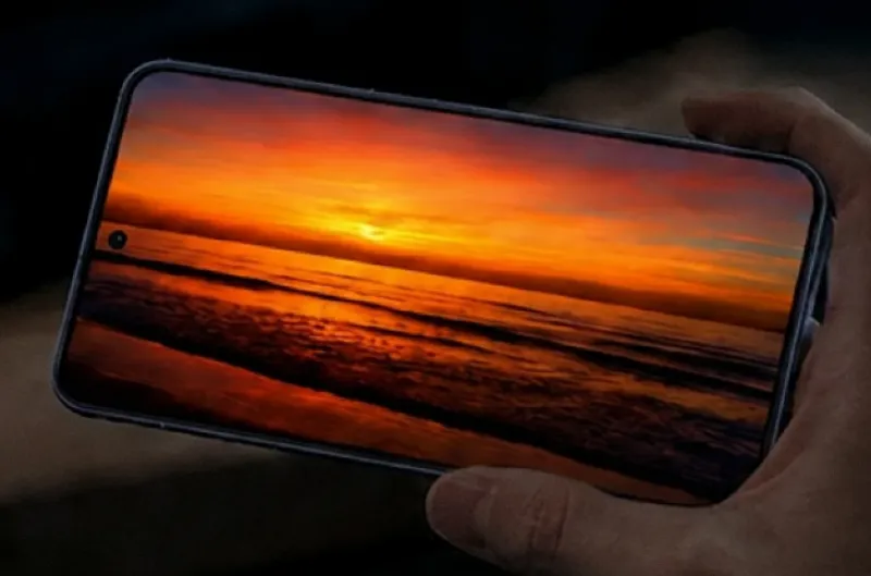 ピーク輝度3600nitの6.5インチPro IGZO OLEDディスプレイ
