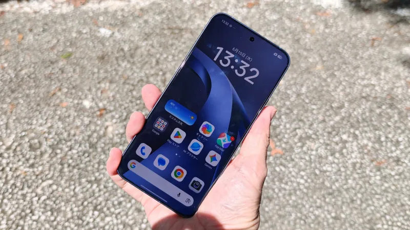 公称ピーク輝度は3500nitと明るくて見やすい