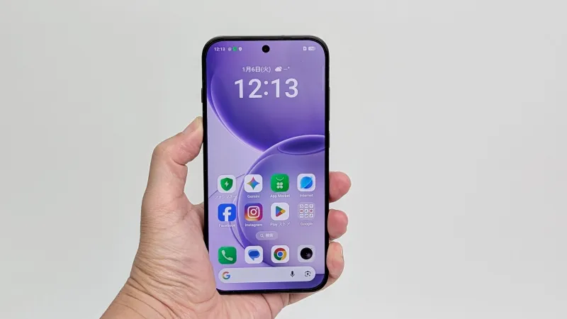 6.3インチ有機ELディスプレイ搭載でコンパクトで扱いやすい