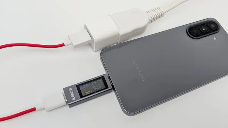 約2.3Wで充電されていました