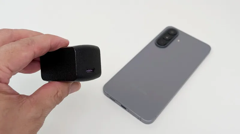CIOの65W出力対応のPD急速充電器で充電【PPS対応】