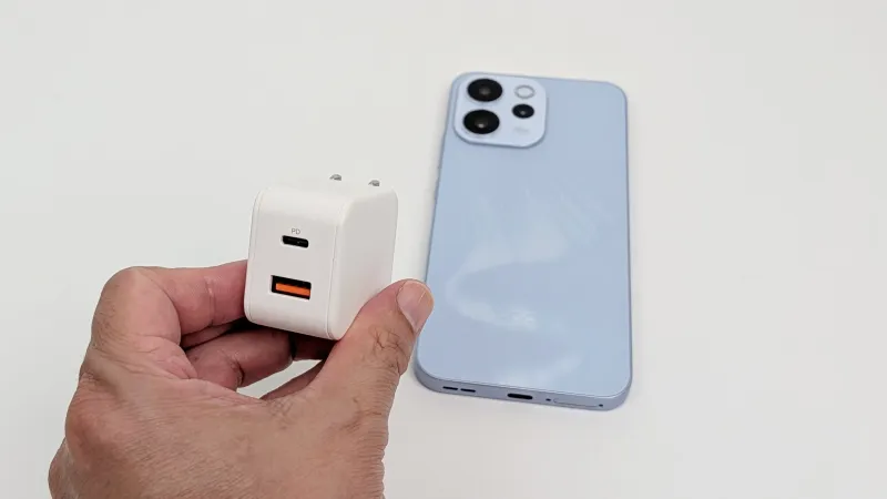 無印良品の20W PD急速充電器で充電