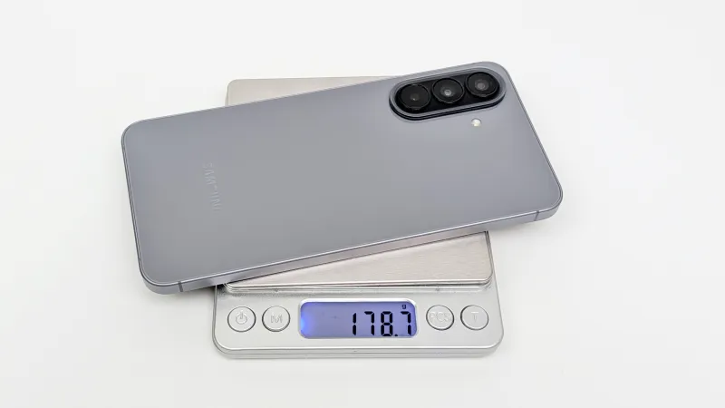 重さは実測で178.7g