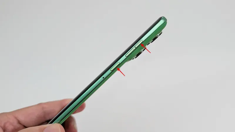 「電源」と「音量アップ」を同時に長押しで電源オプションを表示