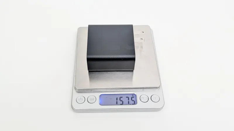 実測157.5gと重さはけっこうあります