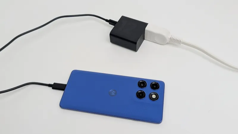 実際に15分間充電してみたところ、バッテリー残量は33%から79%